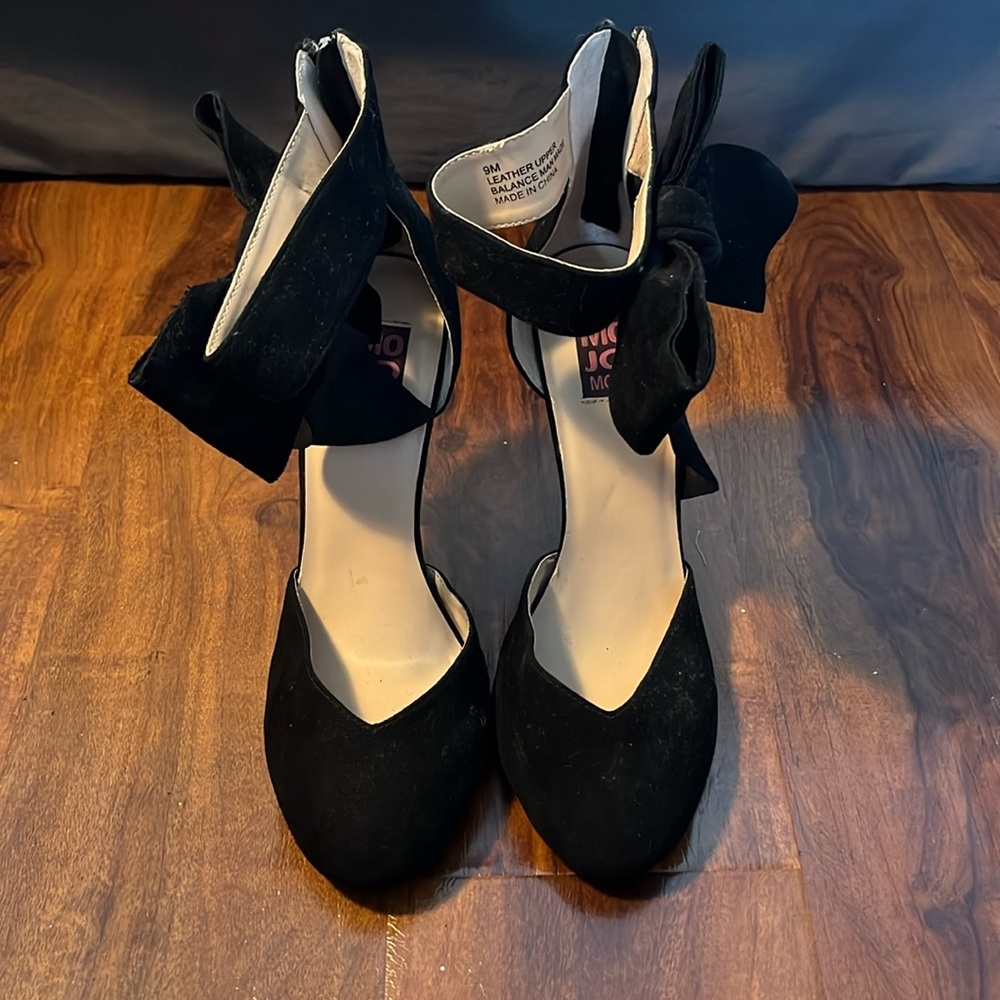 Black 3 inch heels w/ ankle strap and bow, Women’s US size 8